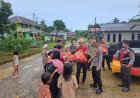 Polsek Koto XI Tarusan Salurkan 125 Paket Sembako, Ringankan Beban Warga Terdampak Banjir Pesisir Selatan
