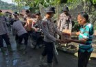 Brimob Polda Sumbar Gerak Cepat Salurkan Sembako untuk Korban Banjir Bandang Maninjau