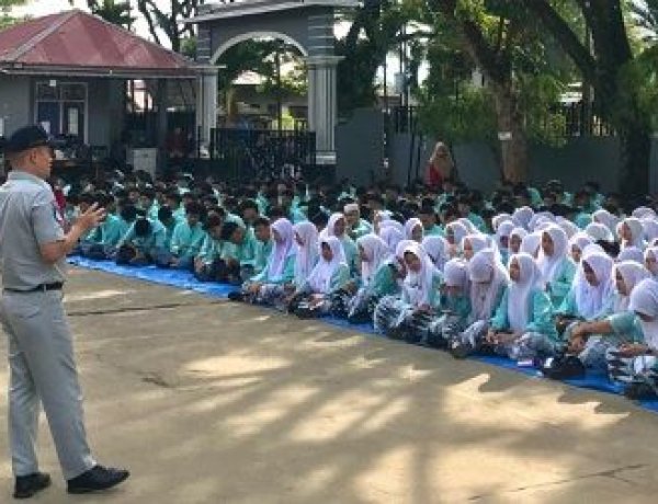 Jasa Raharja Sumbar dan Ditlantas Polda Edukasi Siswa SMAN 6 Padang, Tekan Risiko Kecelakaan Usia Produktif