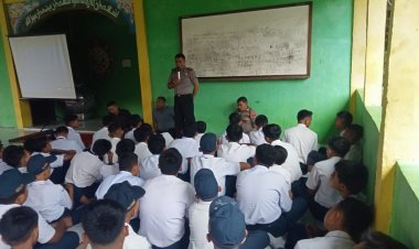 Polisi Turun ke Sekolah, Edukasi Anti-Bullying dan Cegah Kenakalan Remaja di Dharmasraya